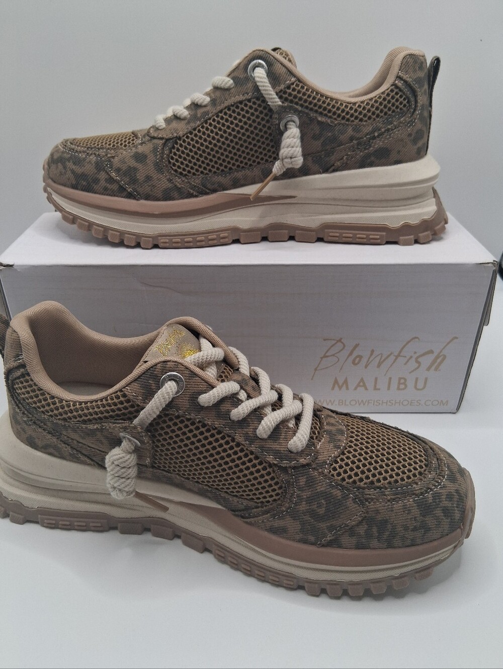 NIB Blowfish Malibu Leotina Women's Sneakers Size 8